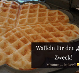 Herzförmige Waffel im Eisen, deutscher Text über die Benefizwaffeln des Tierheims Siegen.