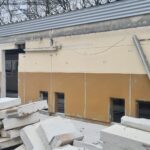 Teilweise abgerissenes Gebäude mit Trümmern, Isolierung in der Nähe des Tierheims Siegen.